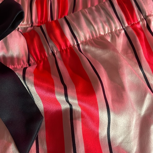 Victoria’s Secret pajama shorts silk - Picture 4 of 9